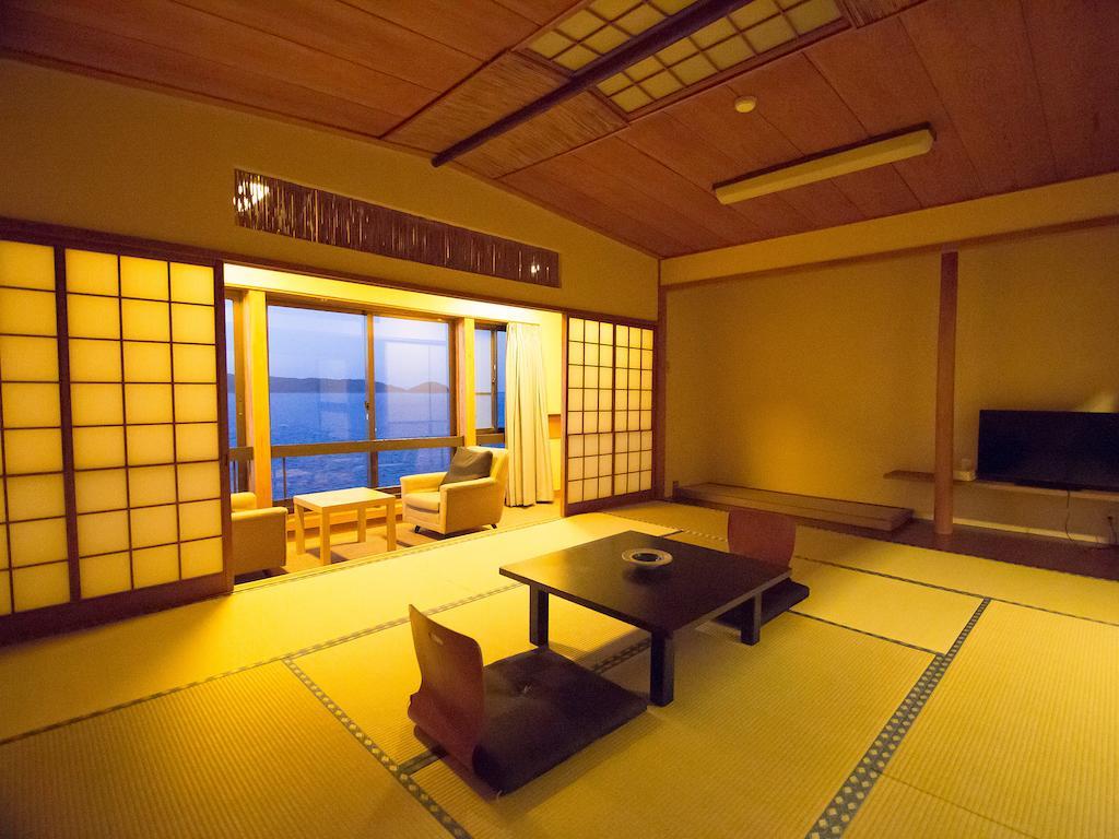 Hotel Wakayama Kada Onsen Kada Kaigetsu Habitación foto